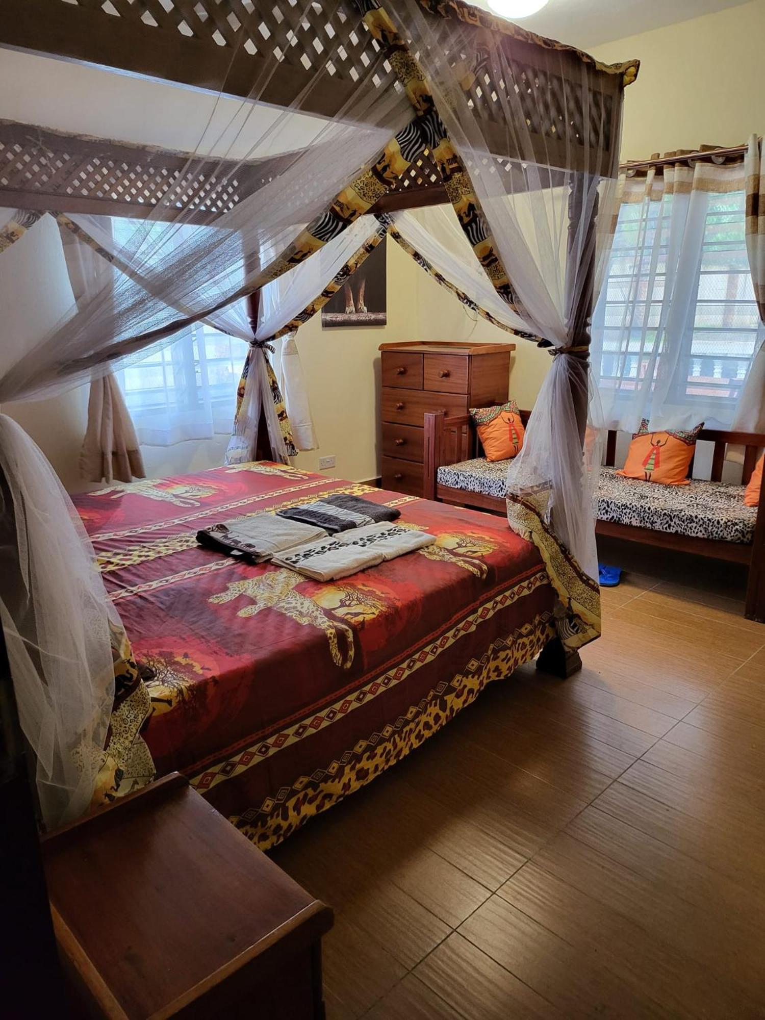 LeoMar 2 Diani Beach Ferienhaus mit grossen tropischen Garten und Pool