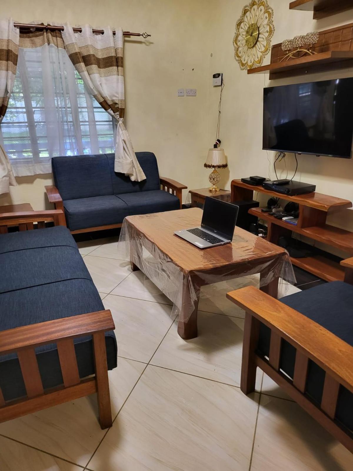 LeoMar 2 Diani Beach Ferienhaus mit grossen tropischen Garten und Pool
