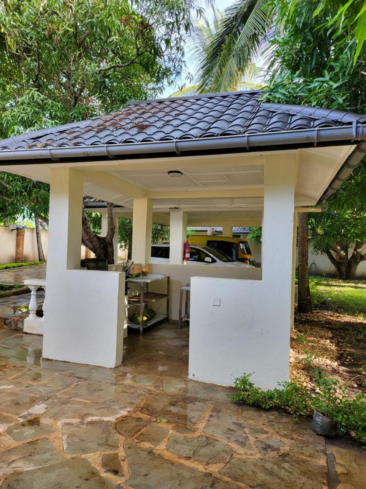 LeoMar 2 Diani Beach Ferienhaus mit grossen tropischen Garten und Pool
