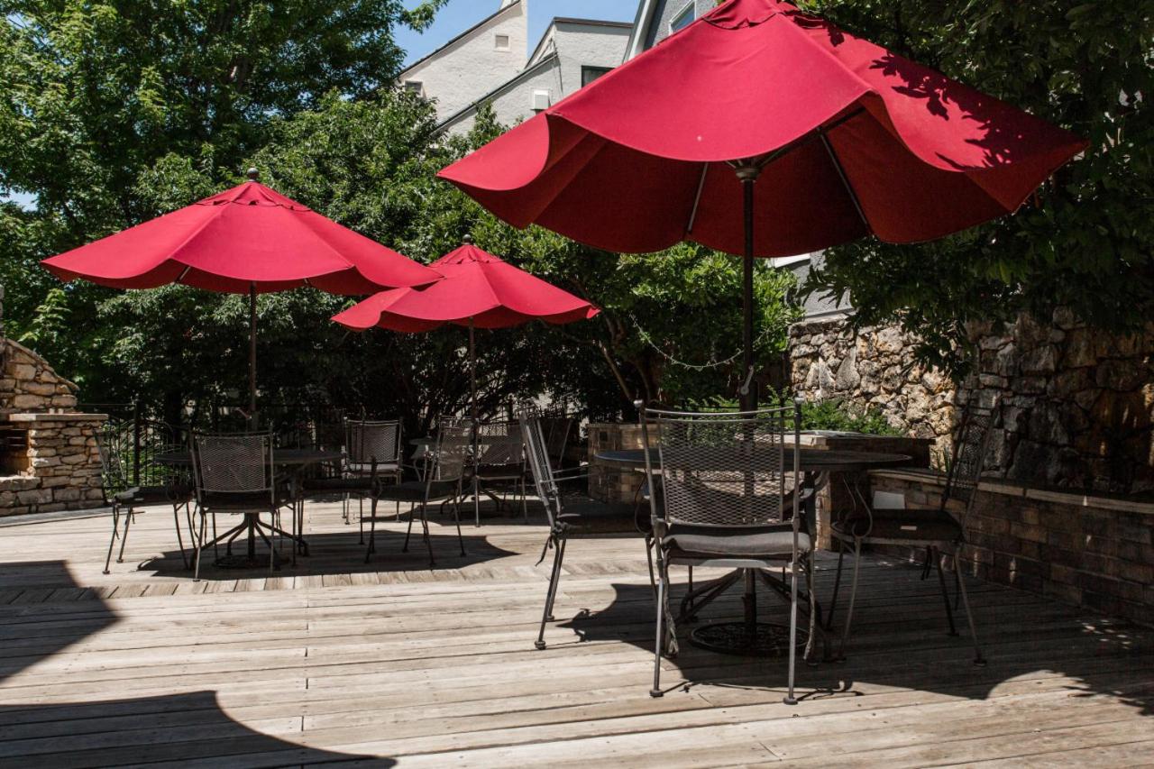 Kansas City Vacations - Thomas Hart Benton at Southmoreland on the Plaza - Property Image 1