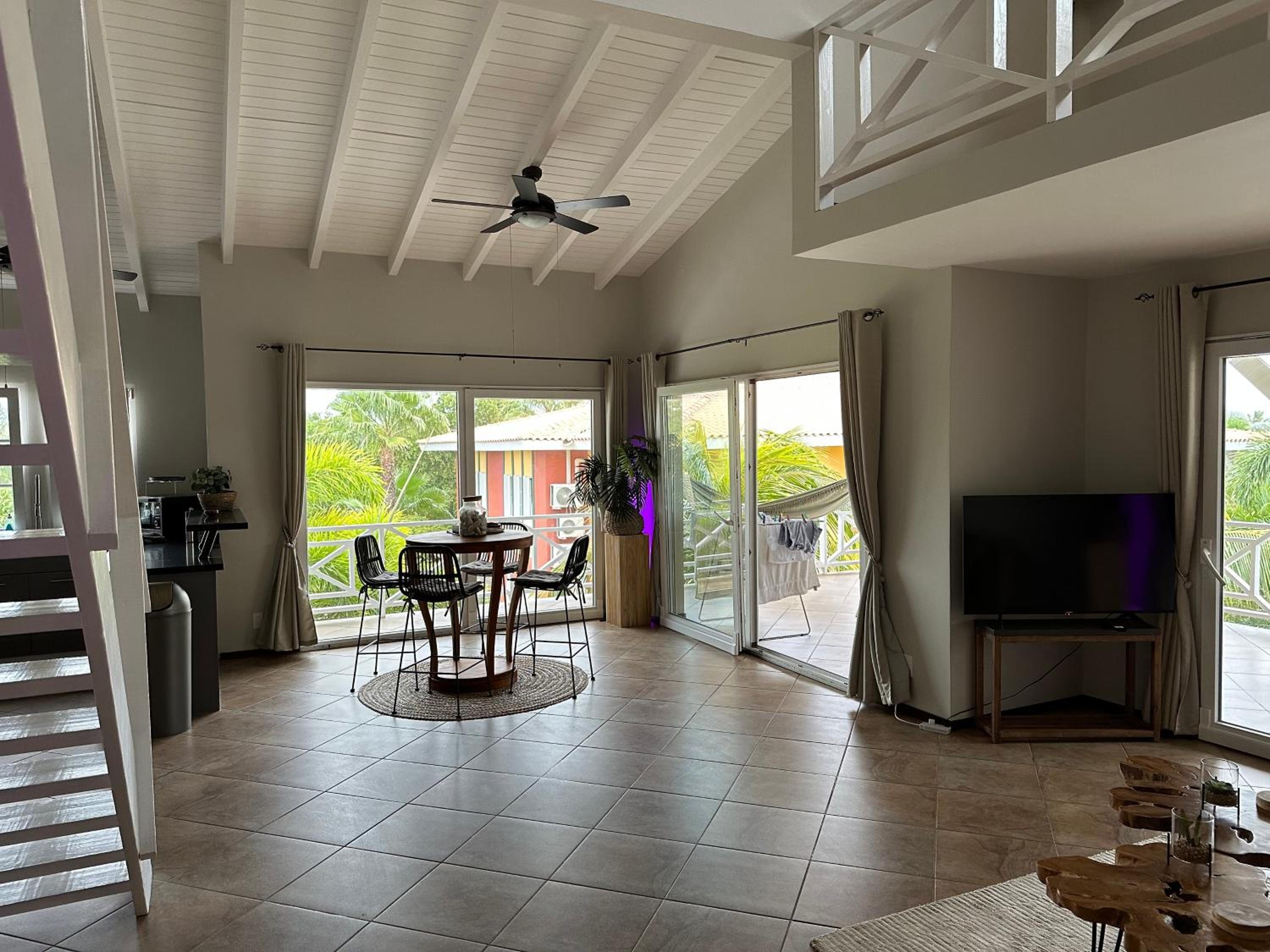 Penthouse Tropicana 6 persons gated penthouse with pool