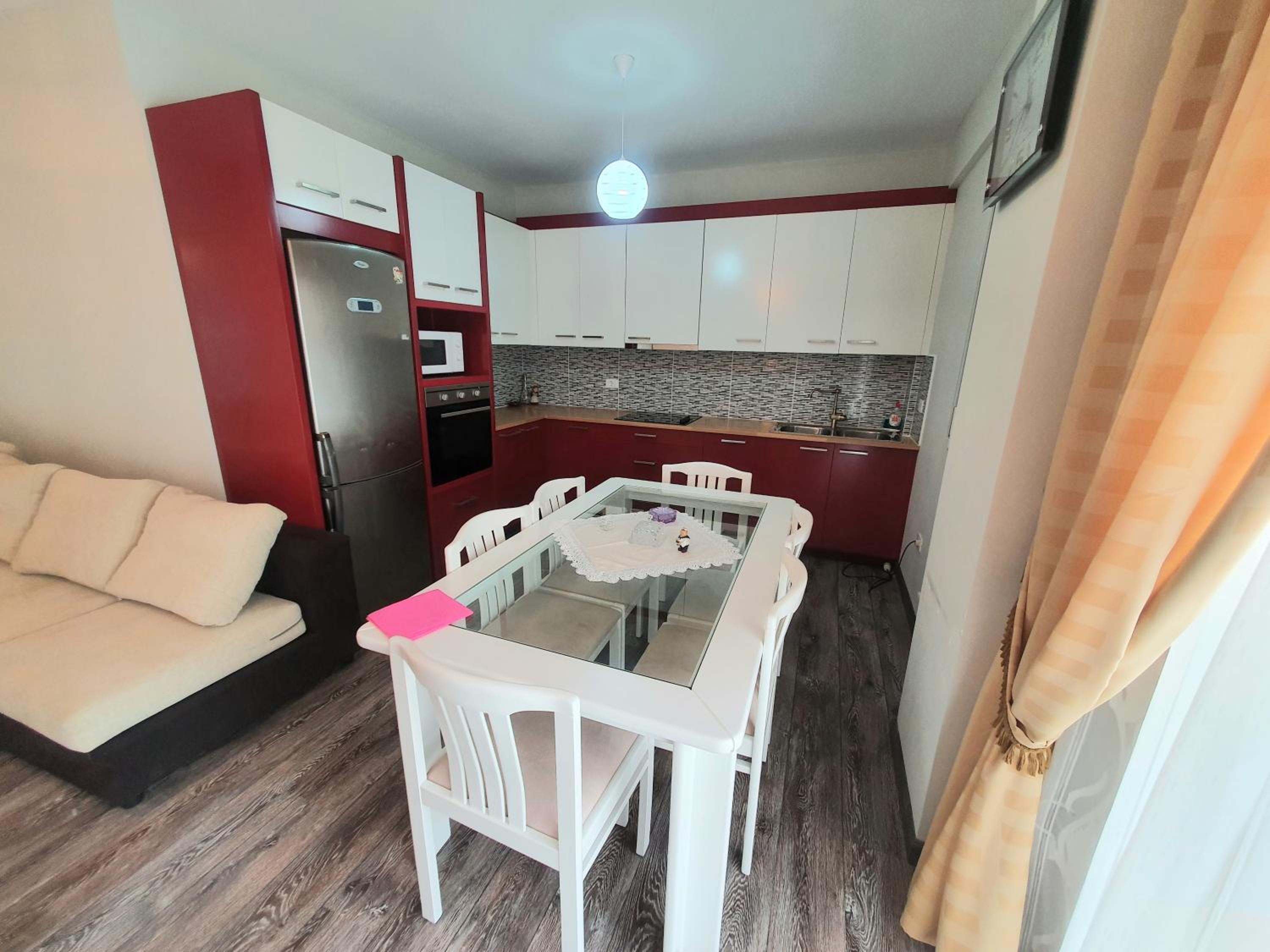 Apartament me qera Lungomare Vlore Mari