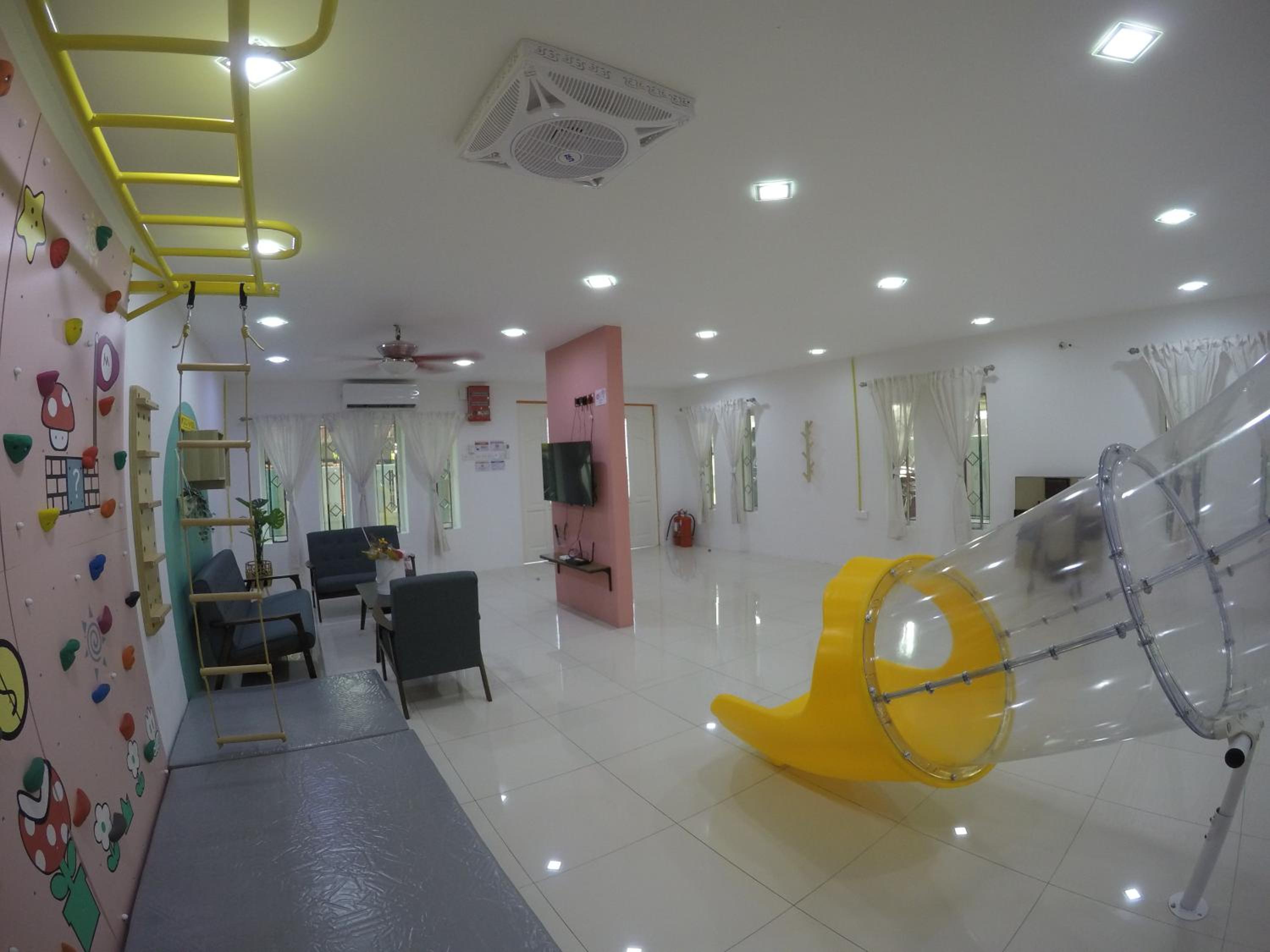 CoCo Fun House Kemaman with Pool and Bathtub photo 8