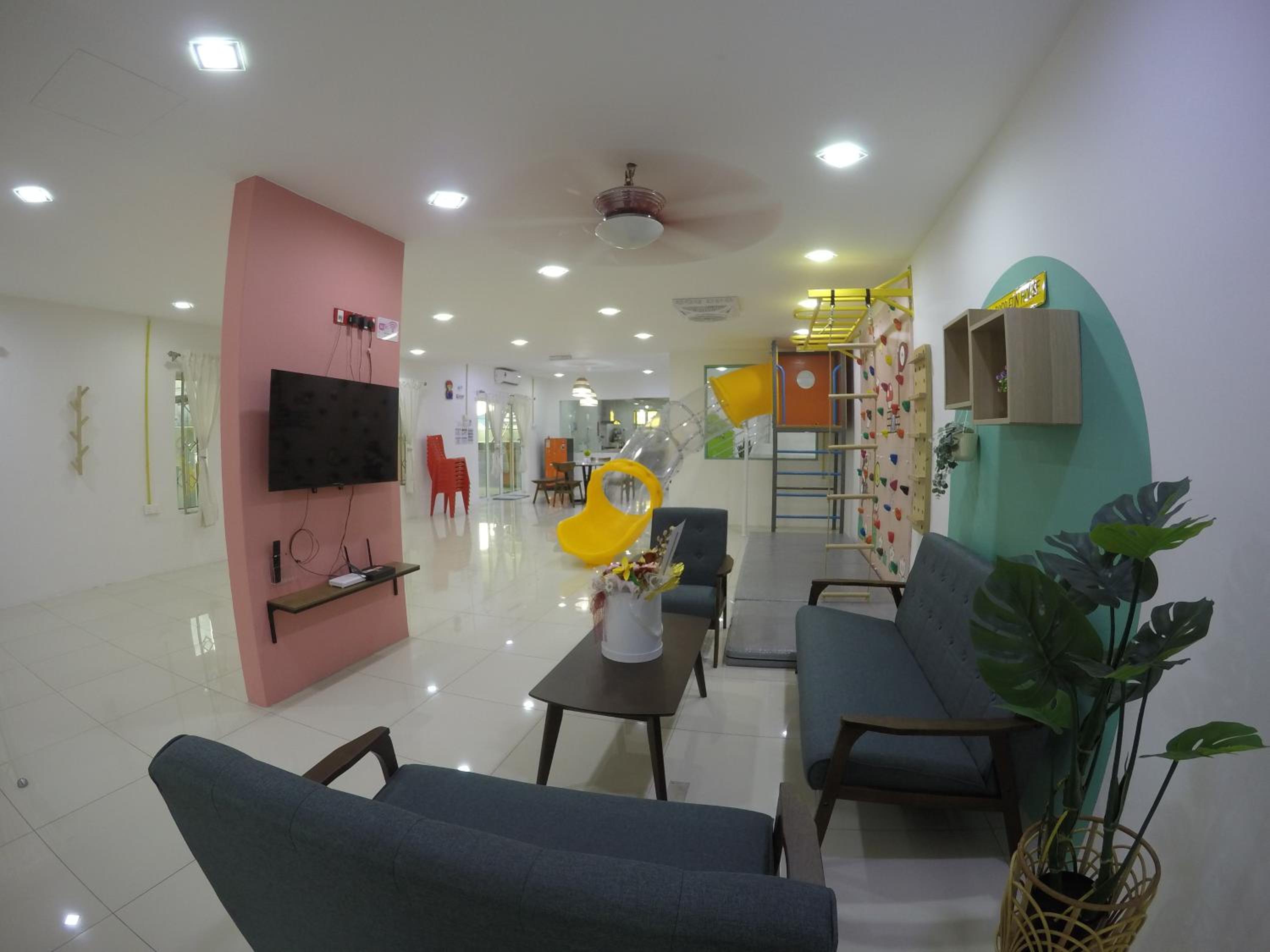 CoCo Fun House Kemaman with Pool and Bathtub photo 6