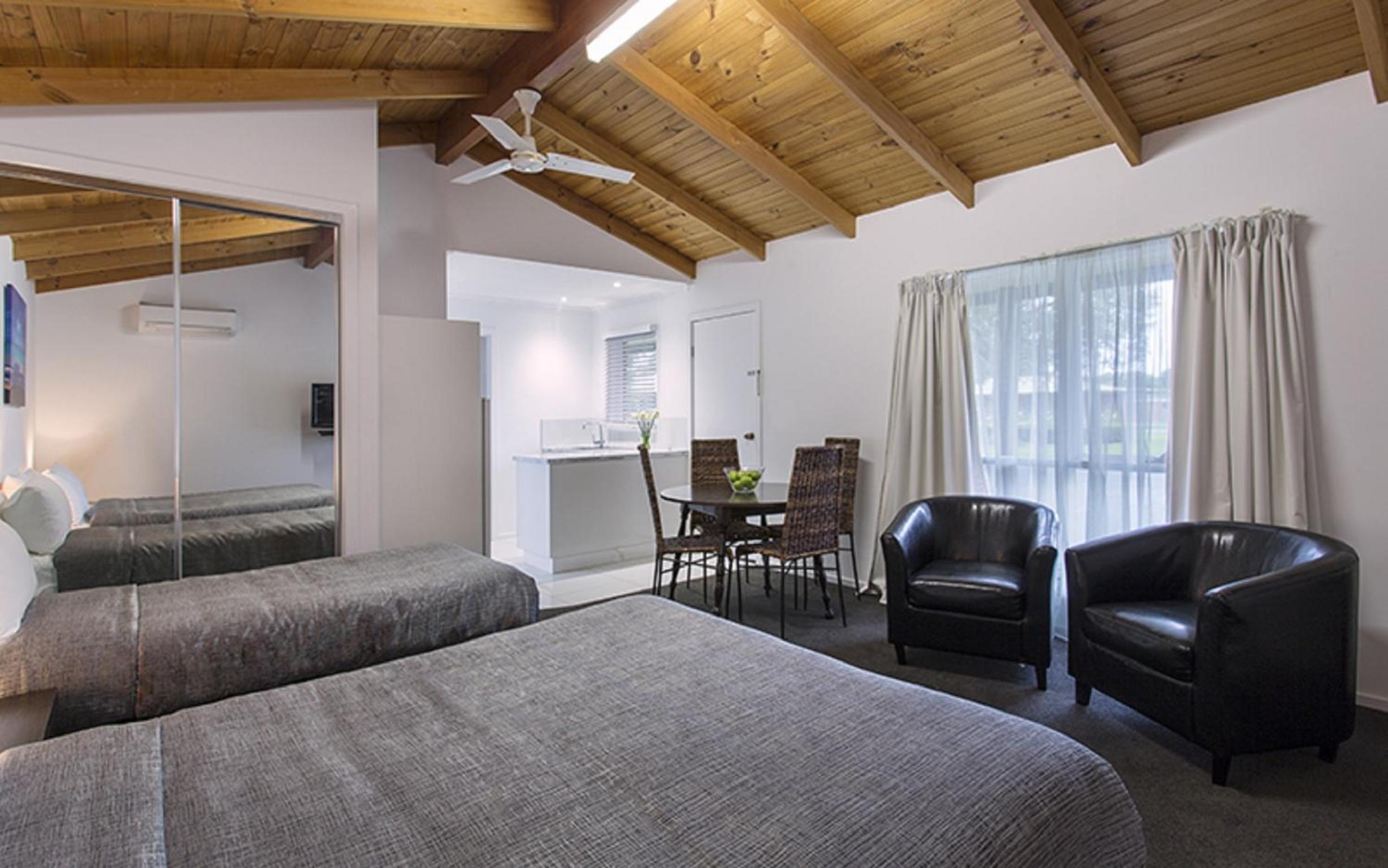 Best Western Colonial Village Motel