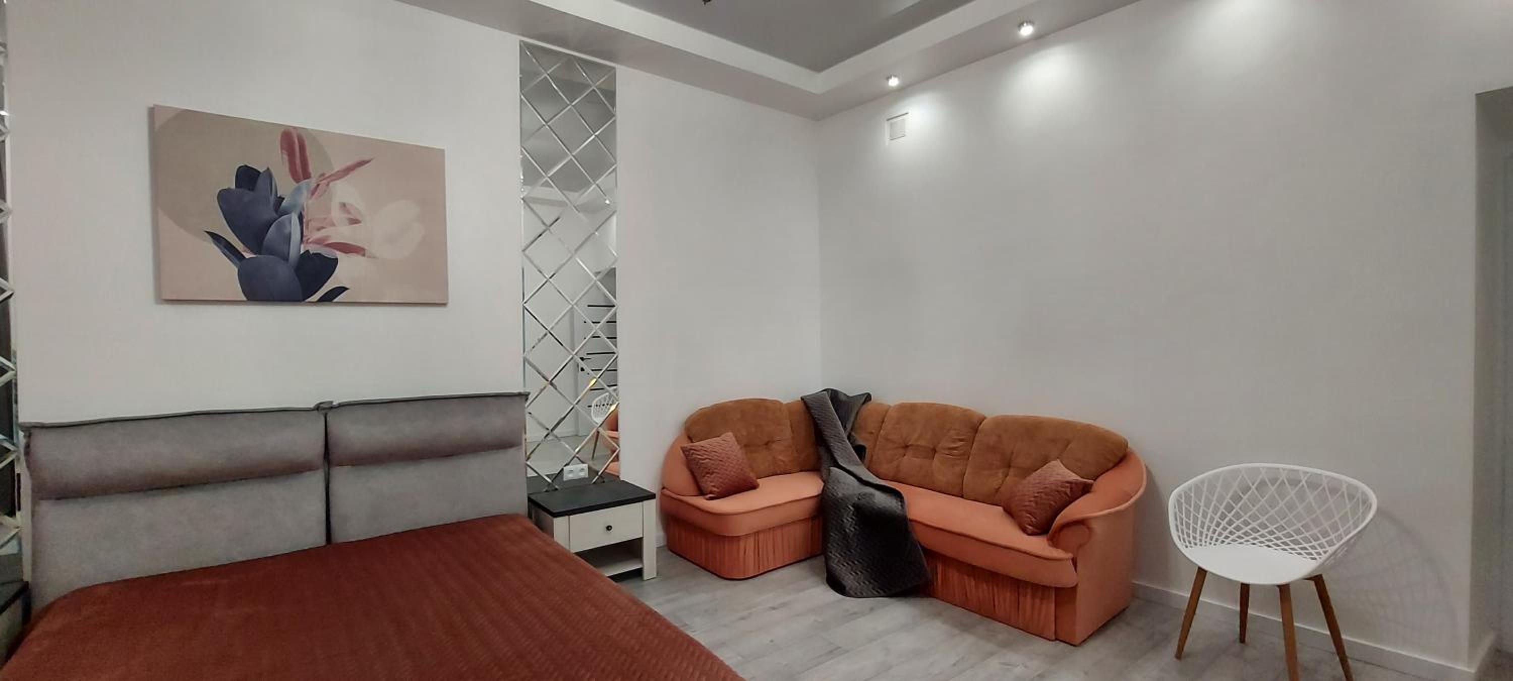 1 Bedroom Apartment on B. Khmelnytskogho - centre view 3