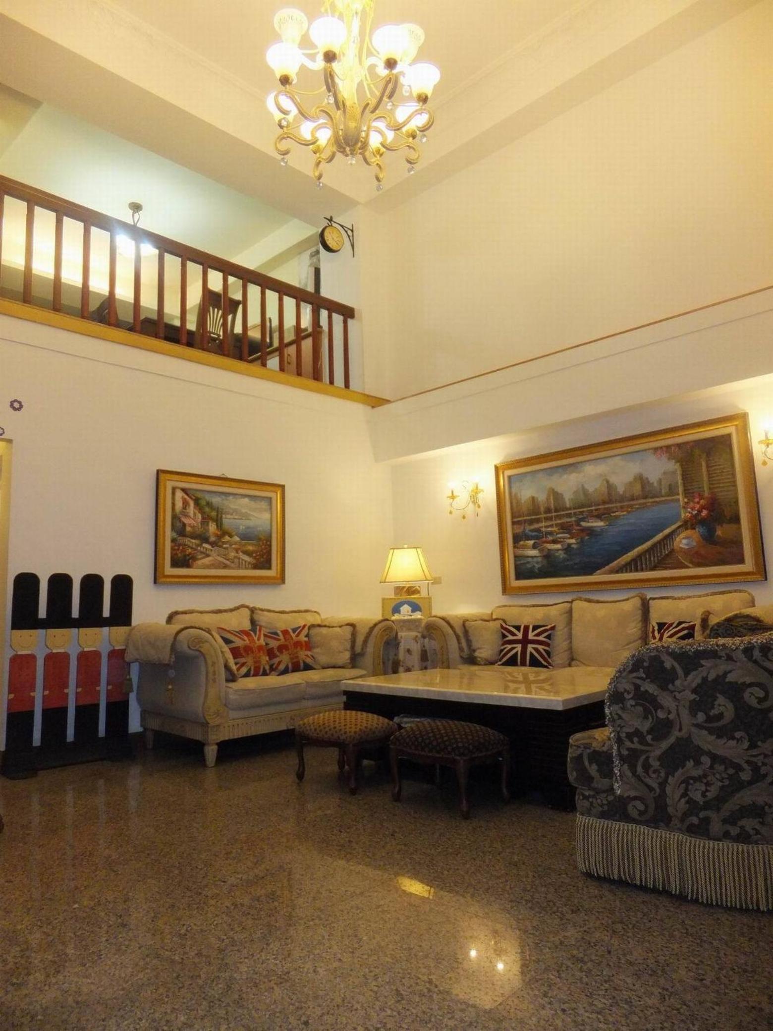 Gloria House