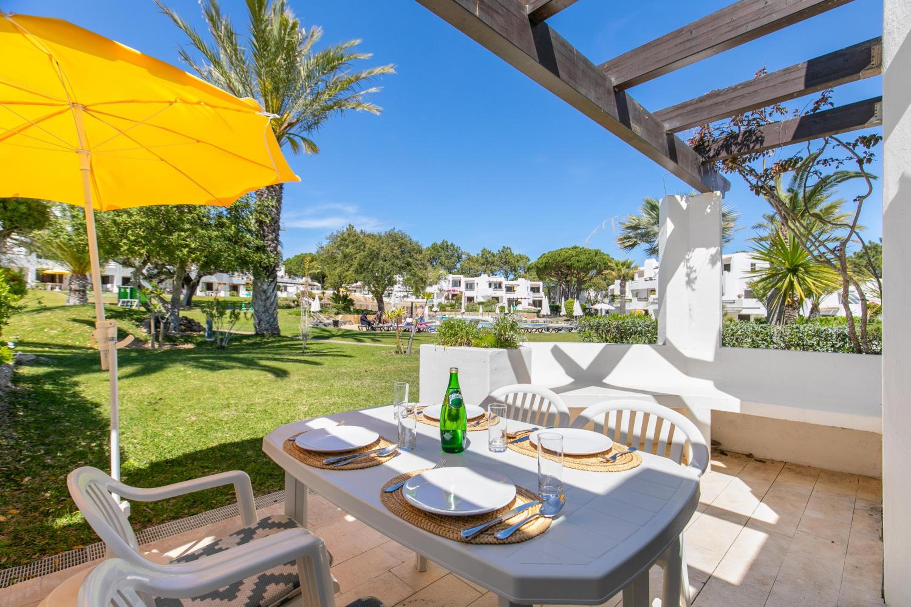 Balaia Golf Poolside Retreat - Superior 2 bed villa view 4