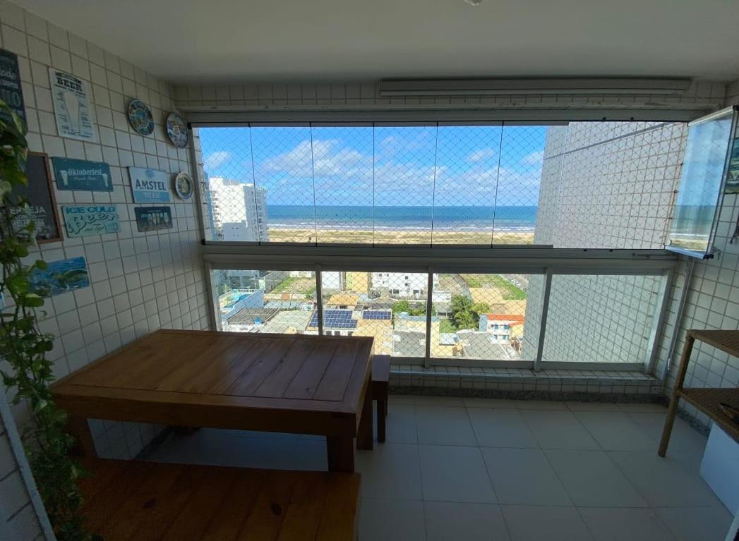 Aptos atrás da Passarela do Caranguejo