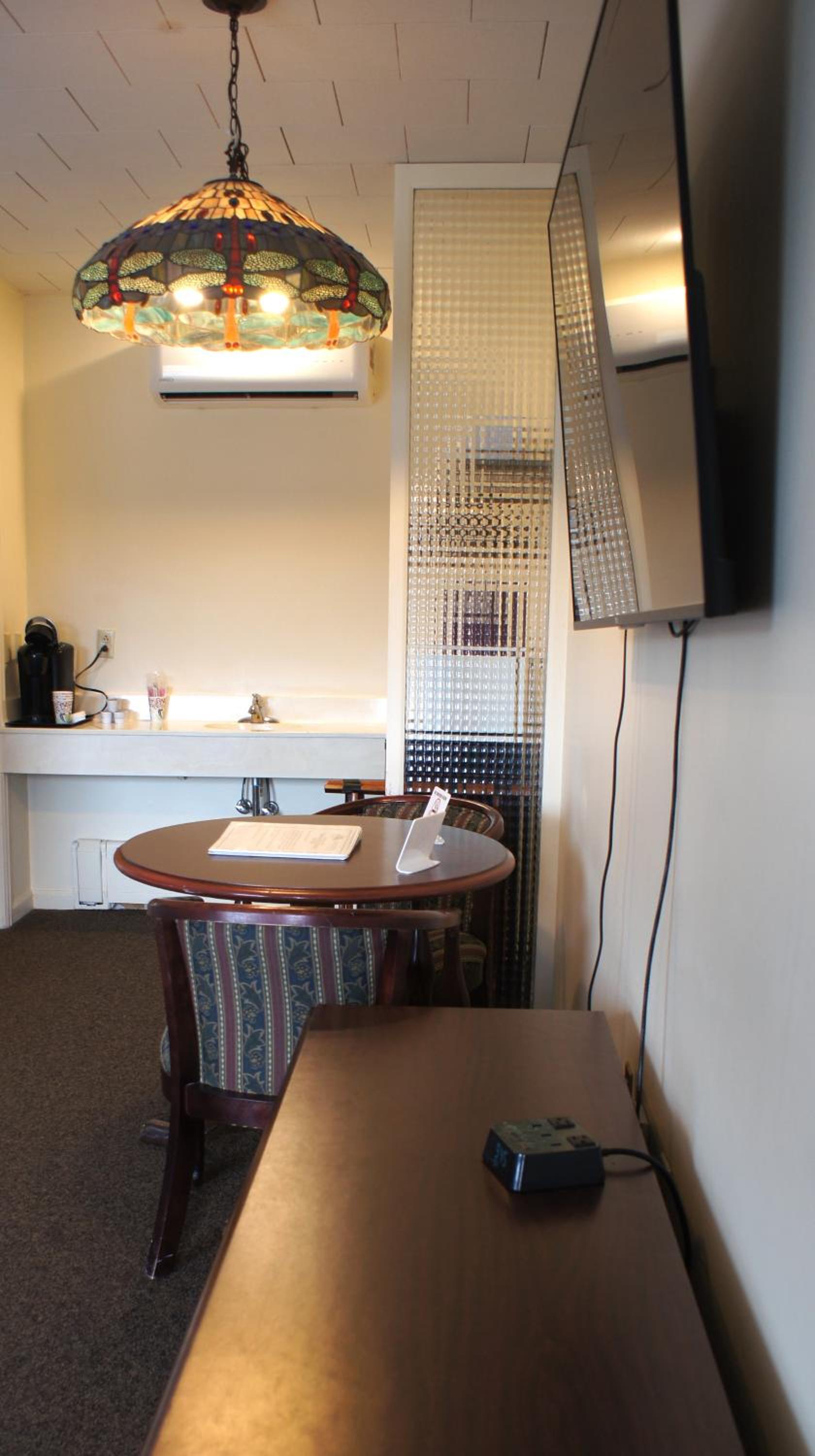 Sara Placid Inn & Suites