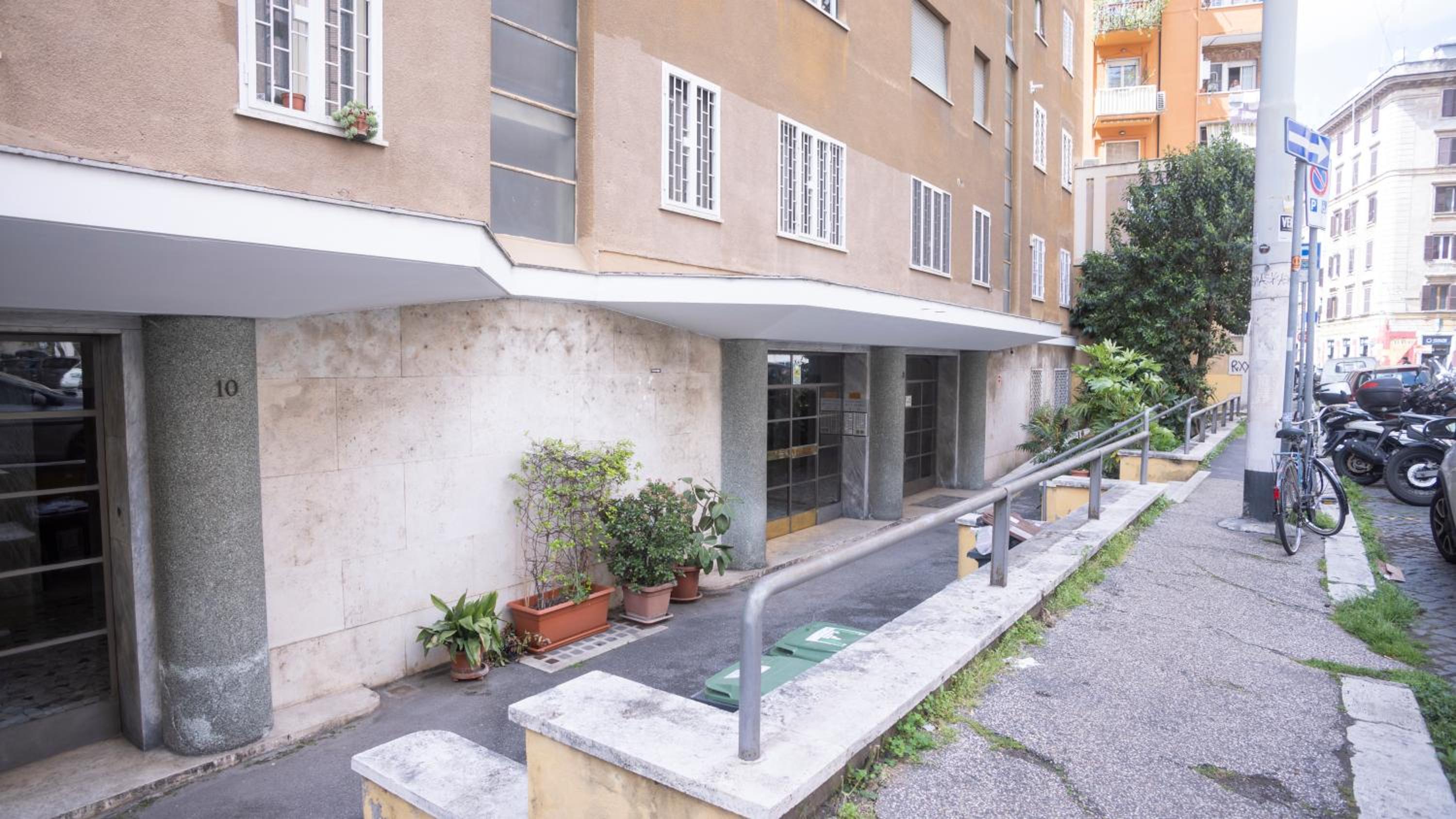 Romano Suite B9