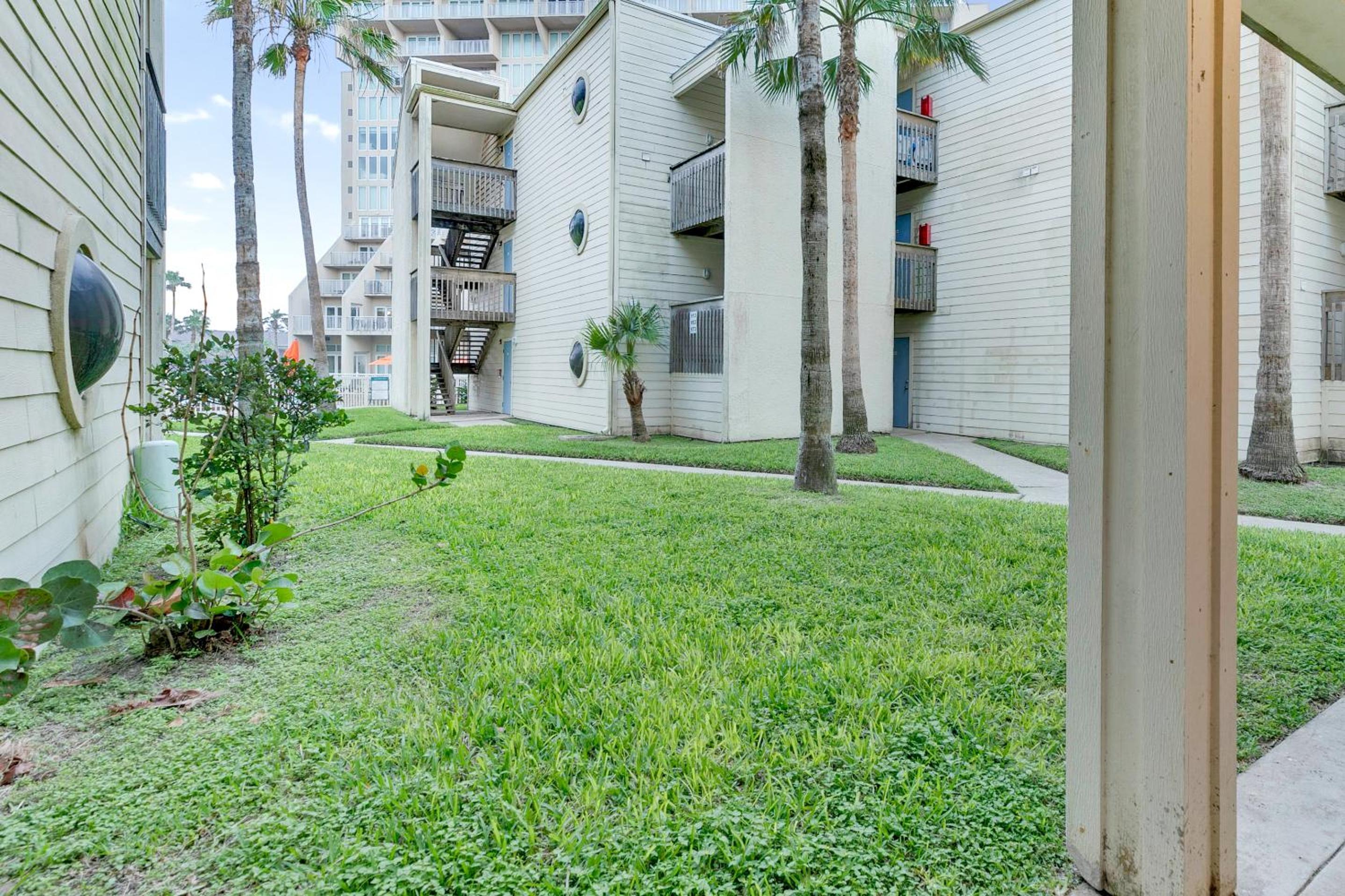 Hotel 1st Floor Condo with Beautiful Resort Grounds ! Pool Hot Tub Tennis Courts - Image 1