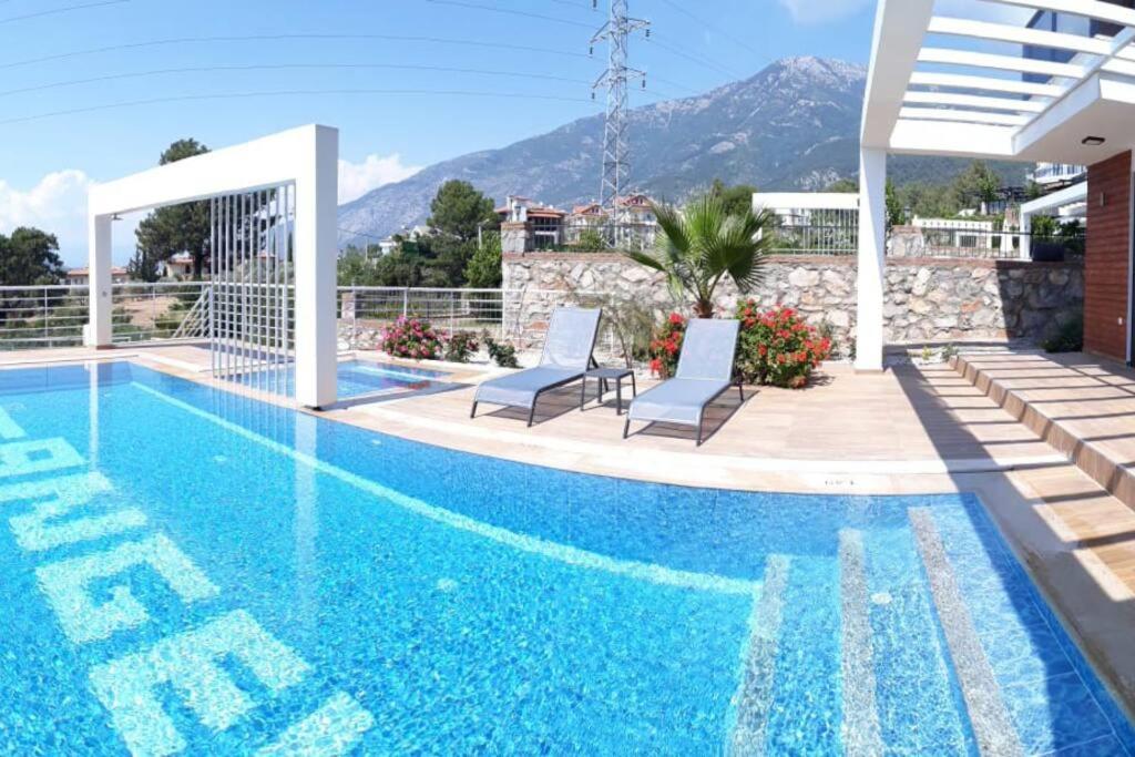 Villa Alya, spacious 4 bed villa with private pool view 2