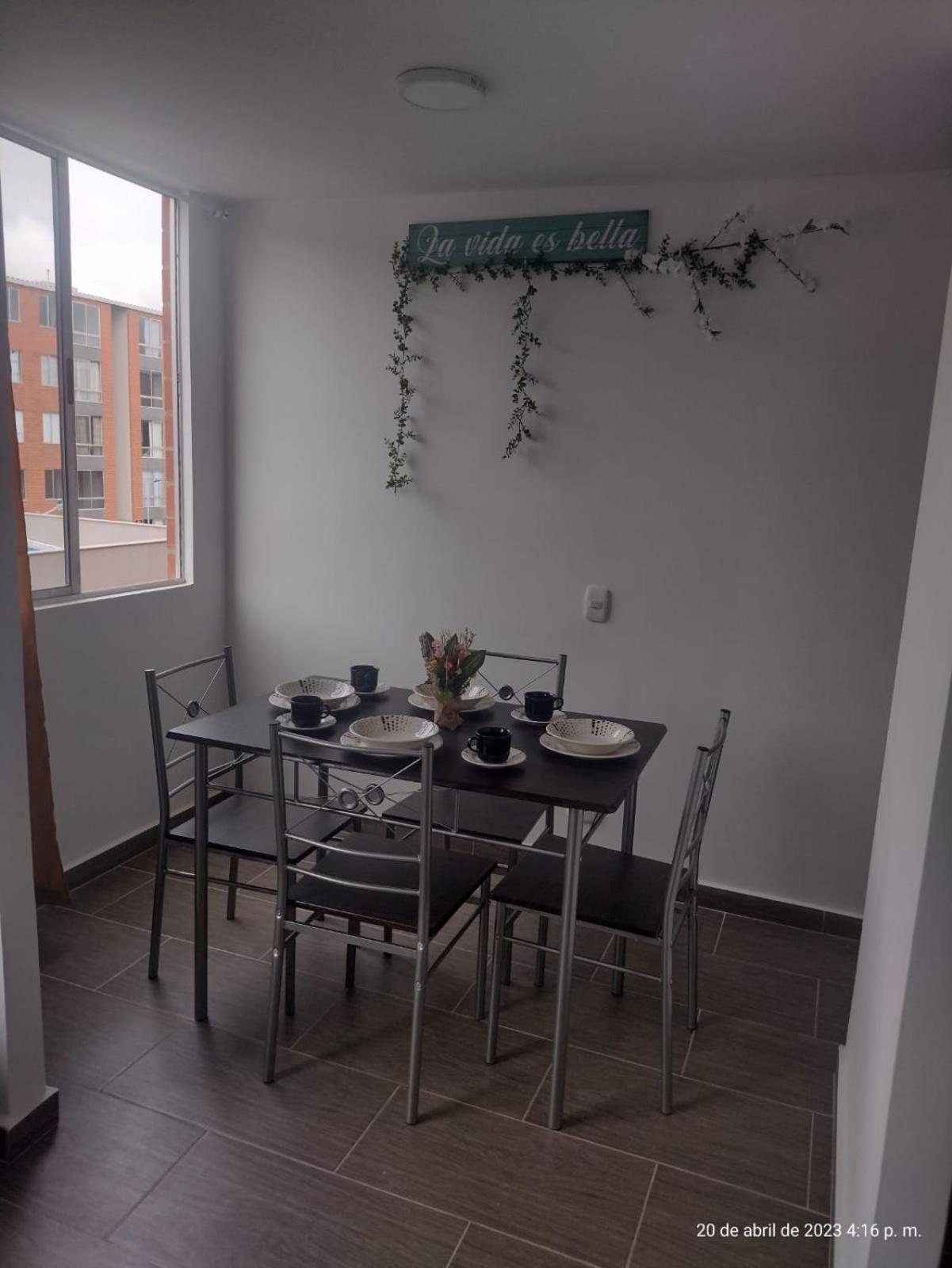 Apartamento con parqueadero y piscina