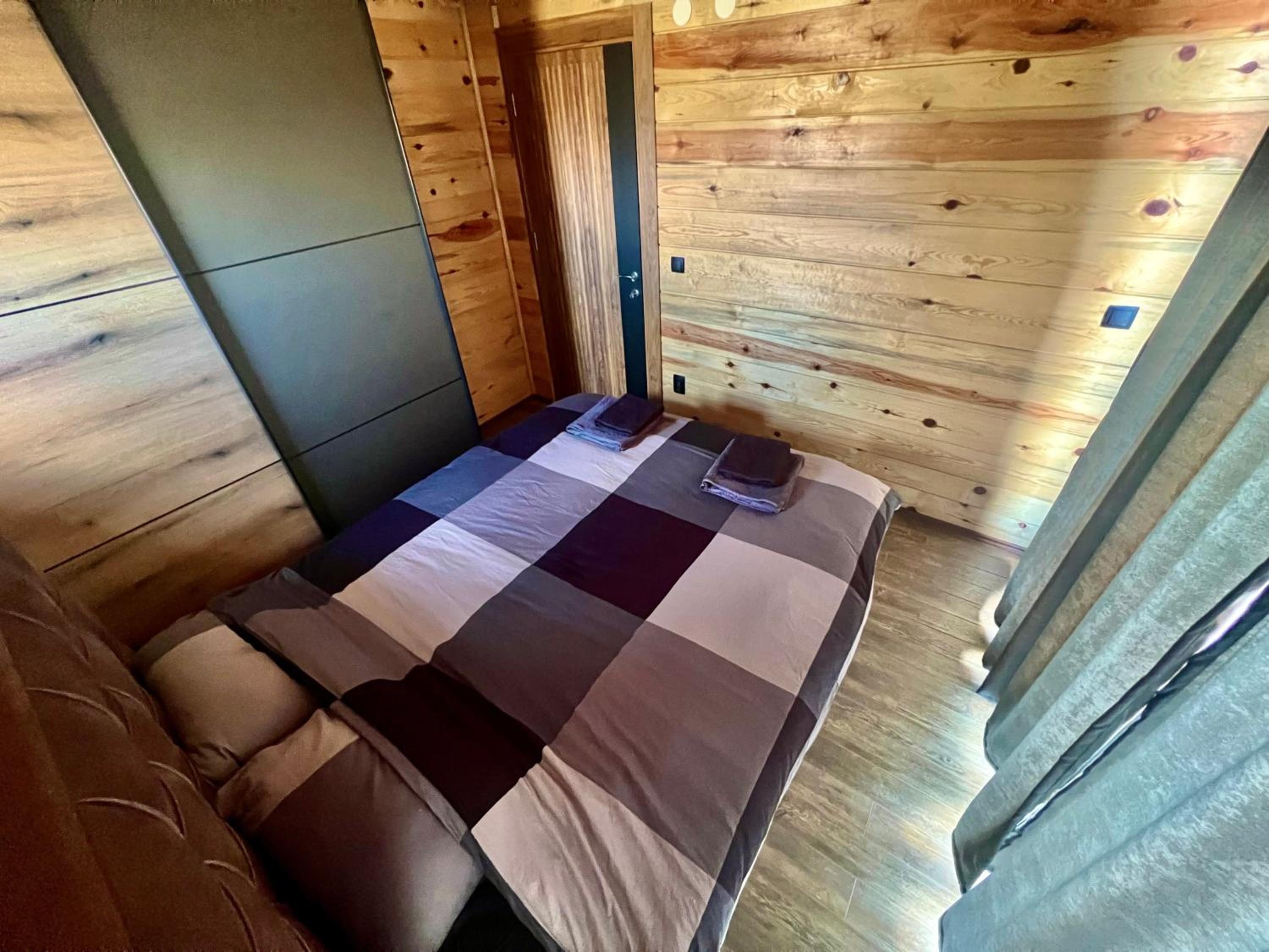 LUX PINE house view 4