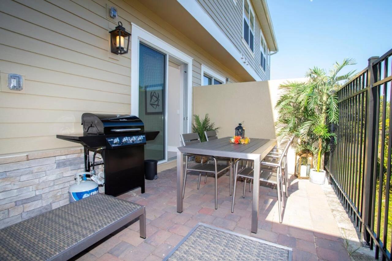 Dreamscape NEW 4 Suites Villa 5 min to Disney