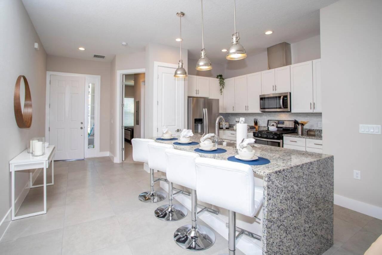 Dreamscape NEW 4 Suites Villa 5 min to Disney