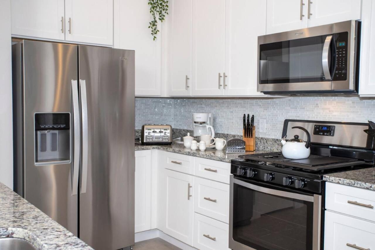 Dreamscape NEW 4 Suites Villa 5 min to Disney