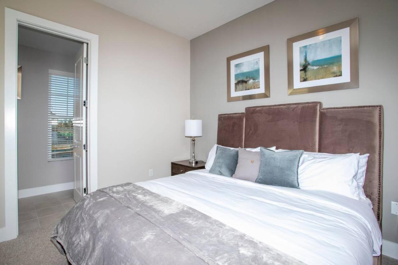 Dreamscape NEW 4 Suites Villa 5 min to Disney