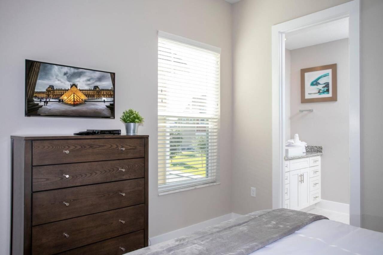 Dreamscape NEW 4 Suites Villa 5 min to Disney