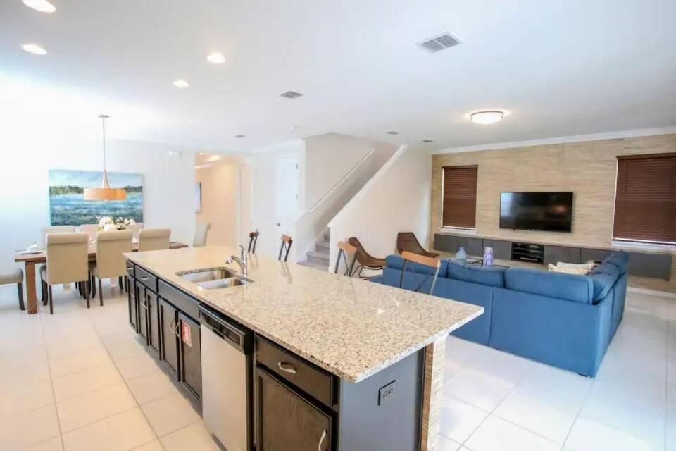 Gorgeous 4 Bed Dream house at Solara Resort view 4