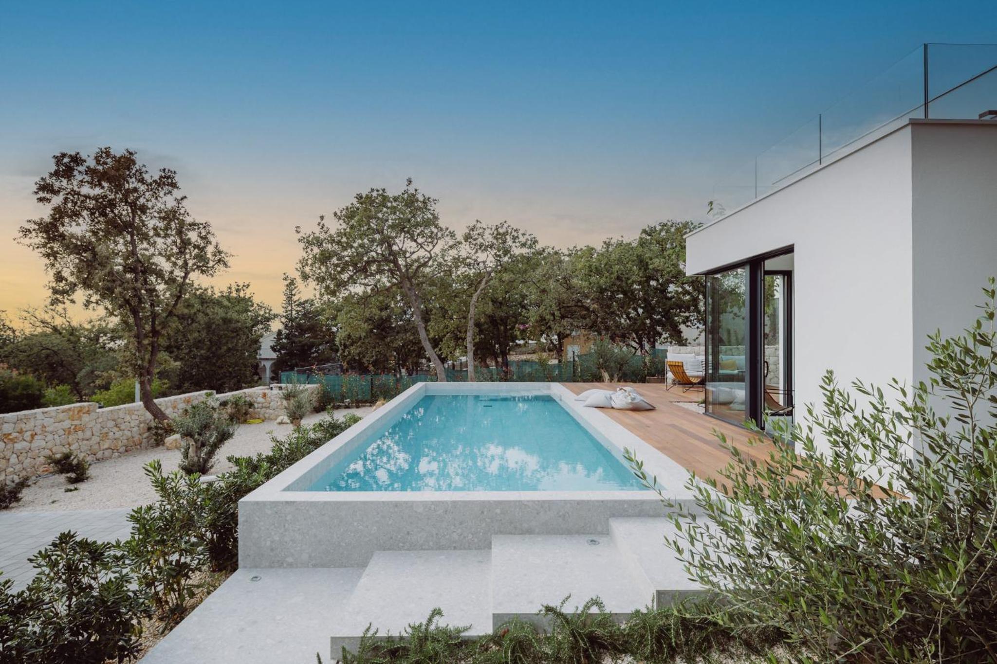 D-Tree HOUSE private heated pool