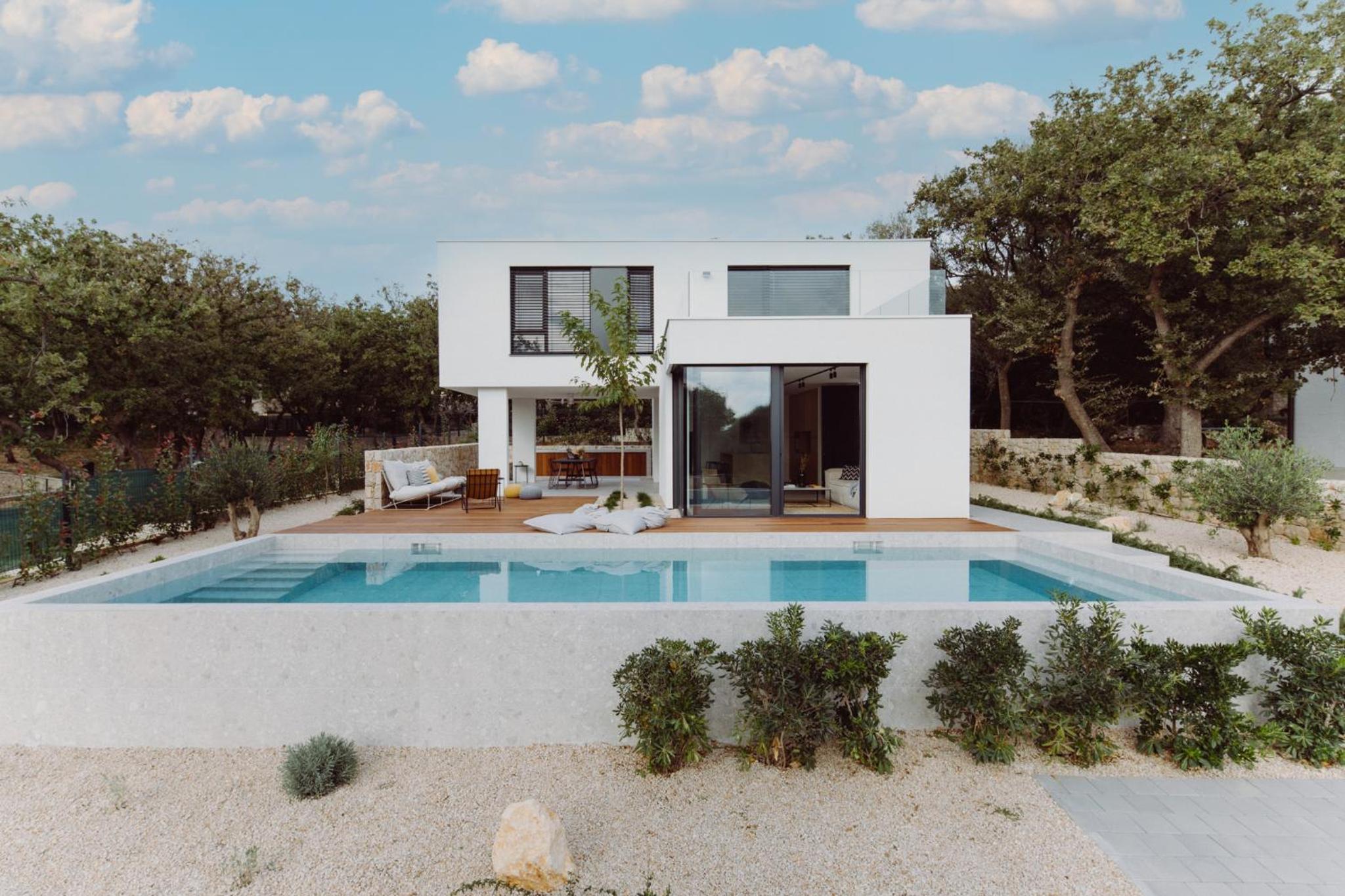 D-Tree HOUSE private heated pool