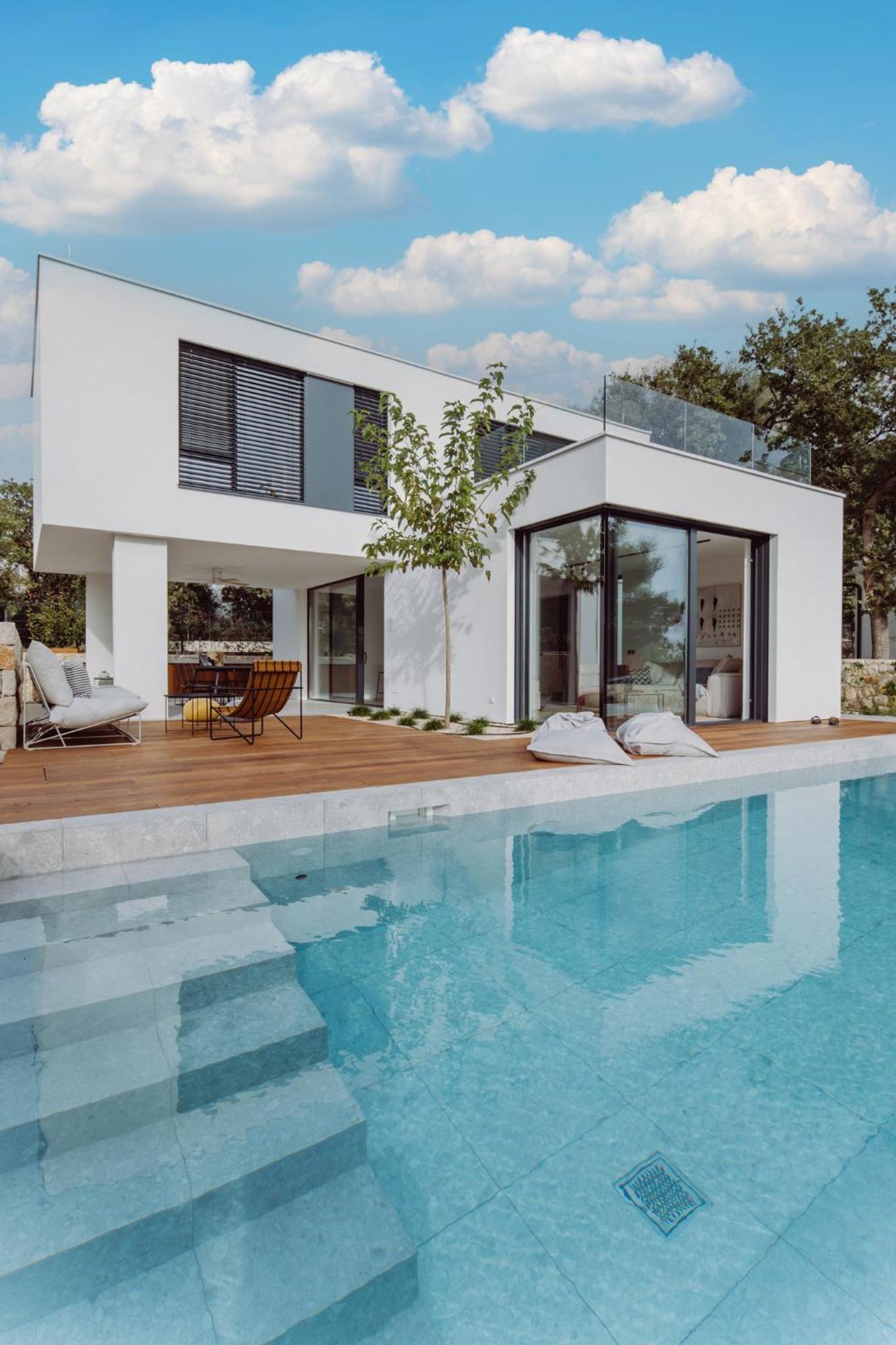 D-Tree HOUSE private heated pool