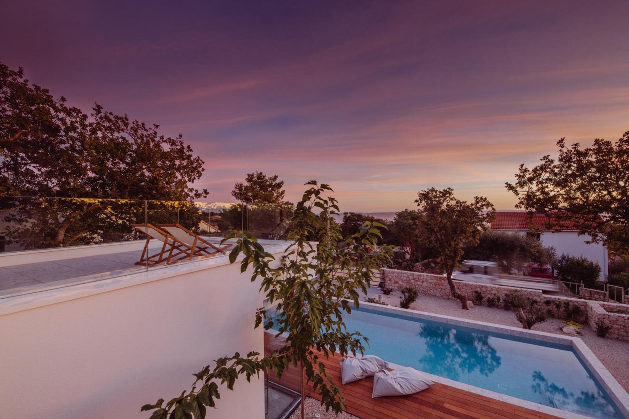 D-Tree HOUSE private heated pool