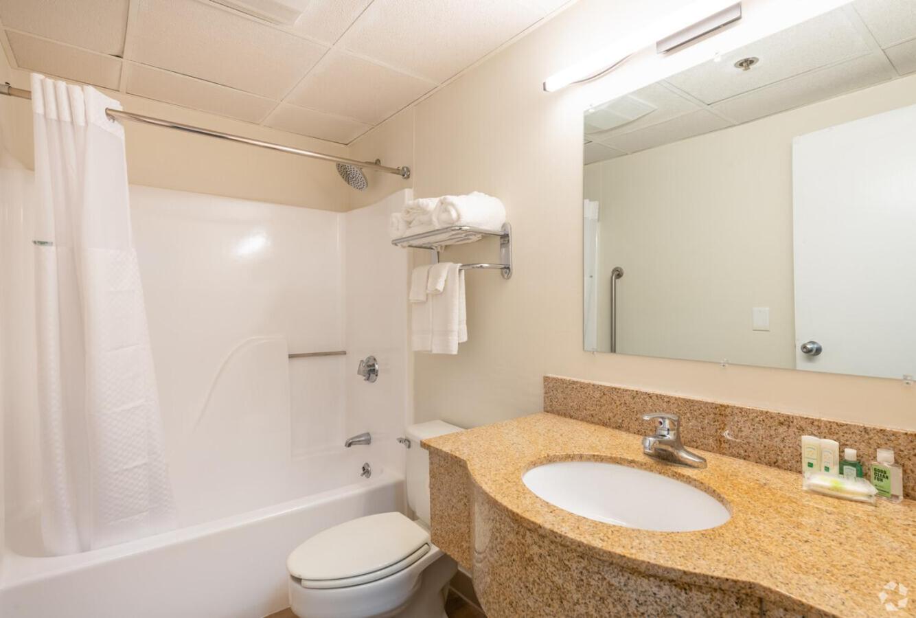 Residences at Solomon Pond view 5