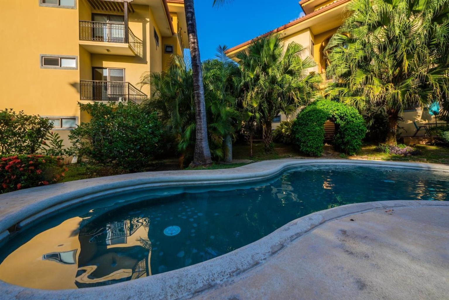Beautiful newly refurbished 2 bedroom 2 Bathroom 2nd floor condo