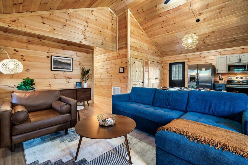 MountainViews GameRoom CoffeeBar FirePit Arcade The Oso Relaxed Cabin view 4