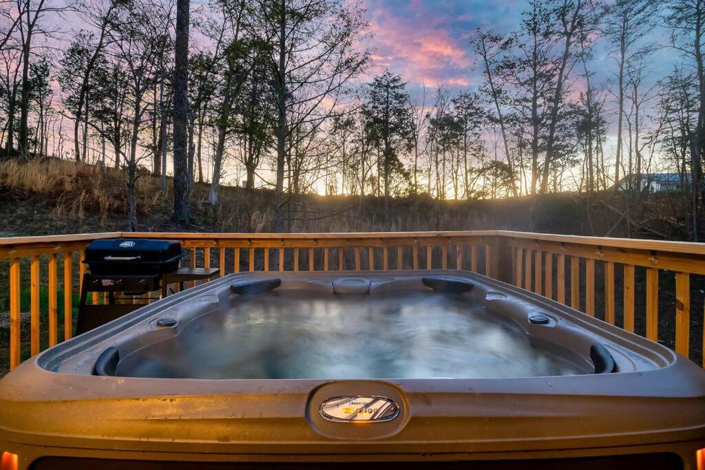 MountainViews GameRoom CoffeeBar FirePit Arcade The Oso Relaxed Cabin view 5