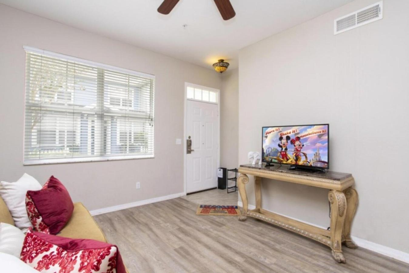 Charming 3-Bedroom Villa in Gated Community - Your Perfect Getaway! view 3