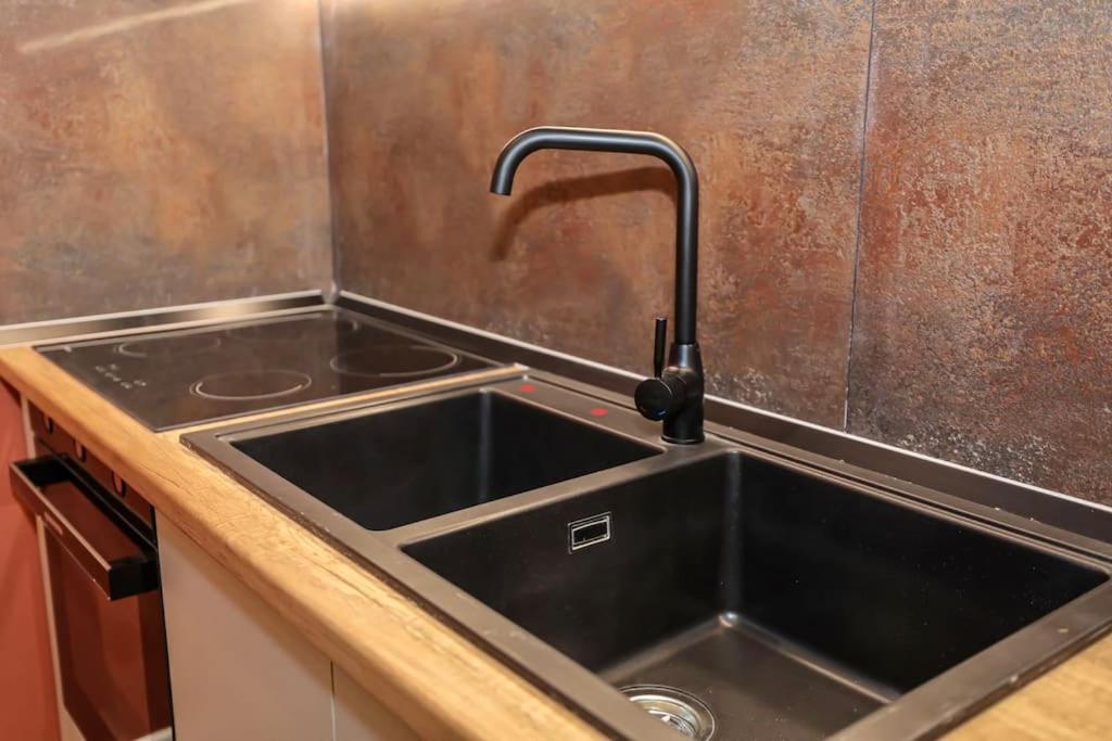 Miku Apartment - Contemporary 1 BDR At Komuna e Parisit