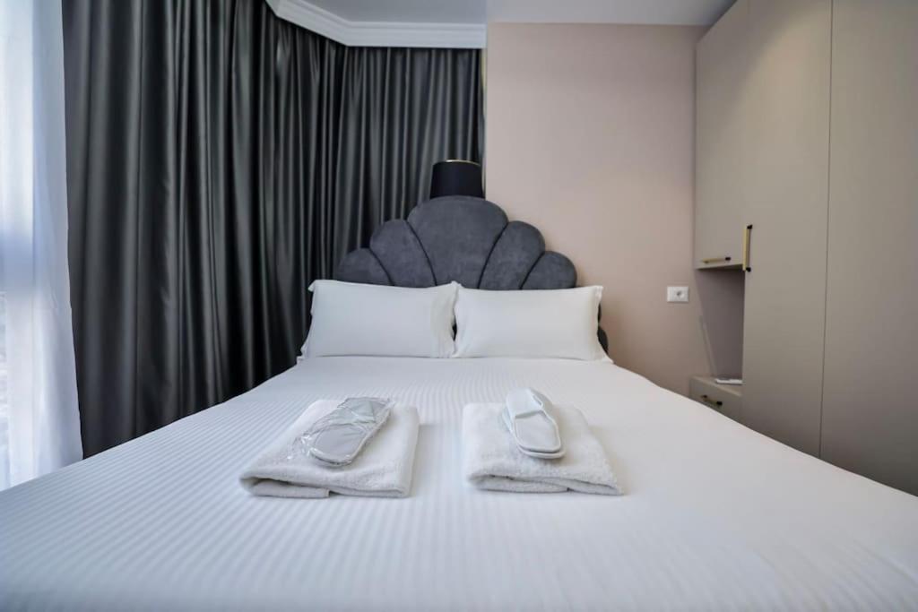 Miku Apartment - Contemporary 1 BDR At Komuna e Parisit