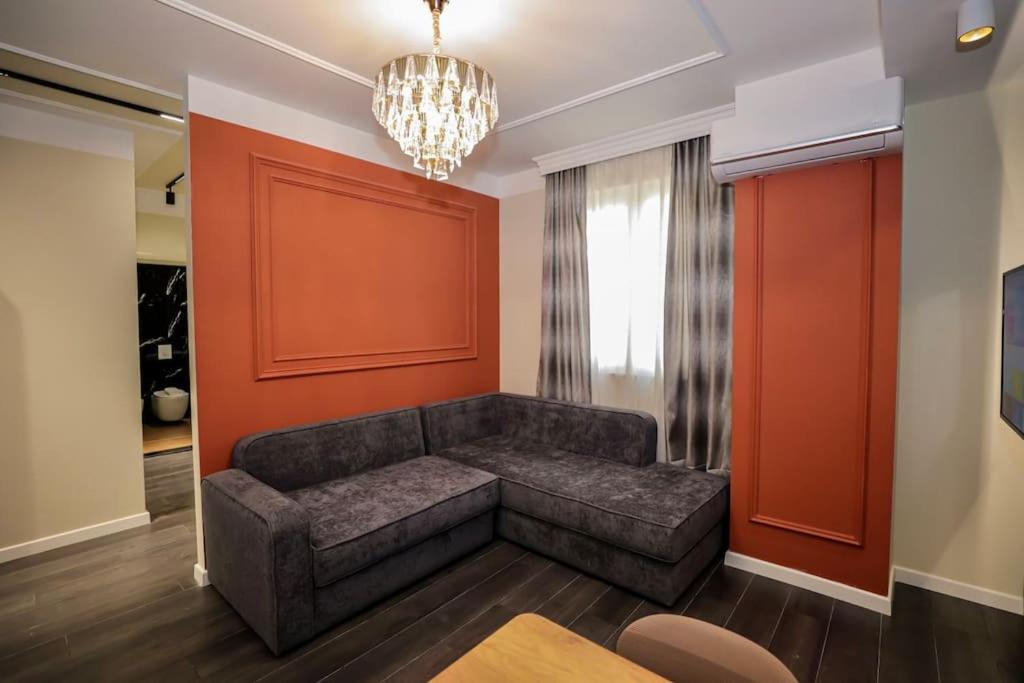 Miku Apartment - Contemporary 1 BDR At Komuna e Parisit