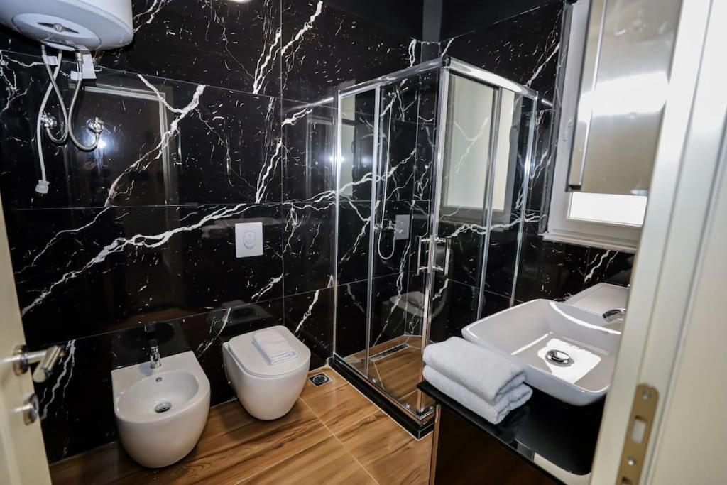 Miku Apartment - Contemporary 1 BDR At Komuna e Parisit
