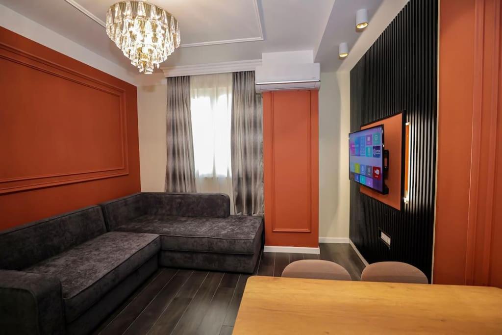 Miku Apartment - Contemporary 1 BDR At Komuna e Parisit