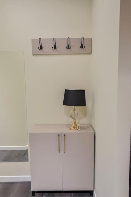 Miku Apartment - Contemporary 1 BDR At Komuna e Parisit