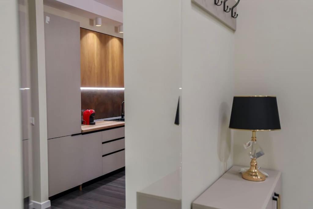 Miku Apartment - Contemporary 1 BDR At Komuna e Parisit
