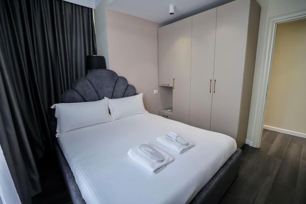 Miku Apartment - Contemporary 1 BDR At Komuna e Parisit