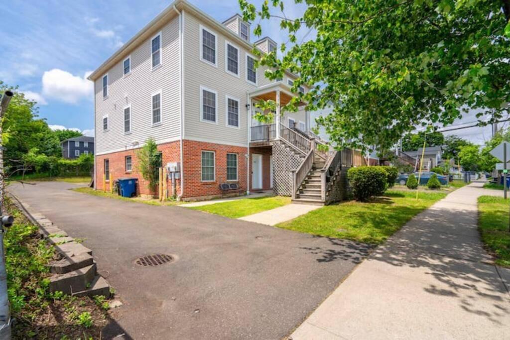 New Haven Vacations - Gorgeous Waterfront 2 Bedroom 1 Bath Modern Home. - Property Image 9