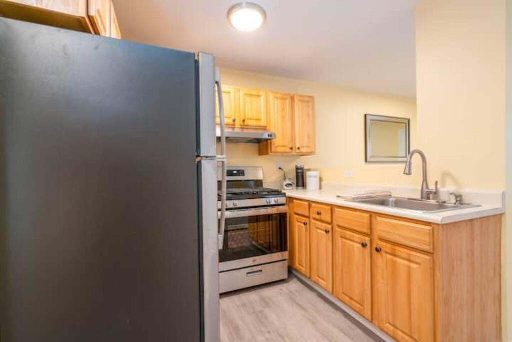 New Haven Vacations - Gorgeous Waterfront 2 Bedroom 1 Bath Modern Home. - Property Image 17