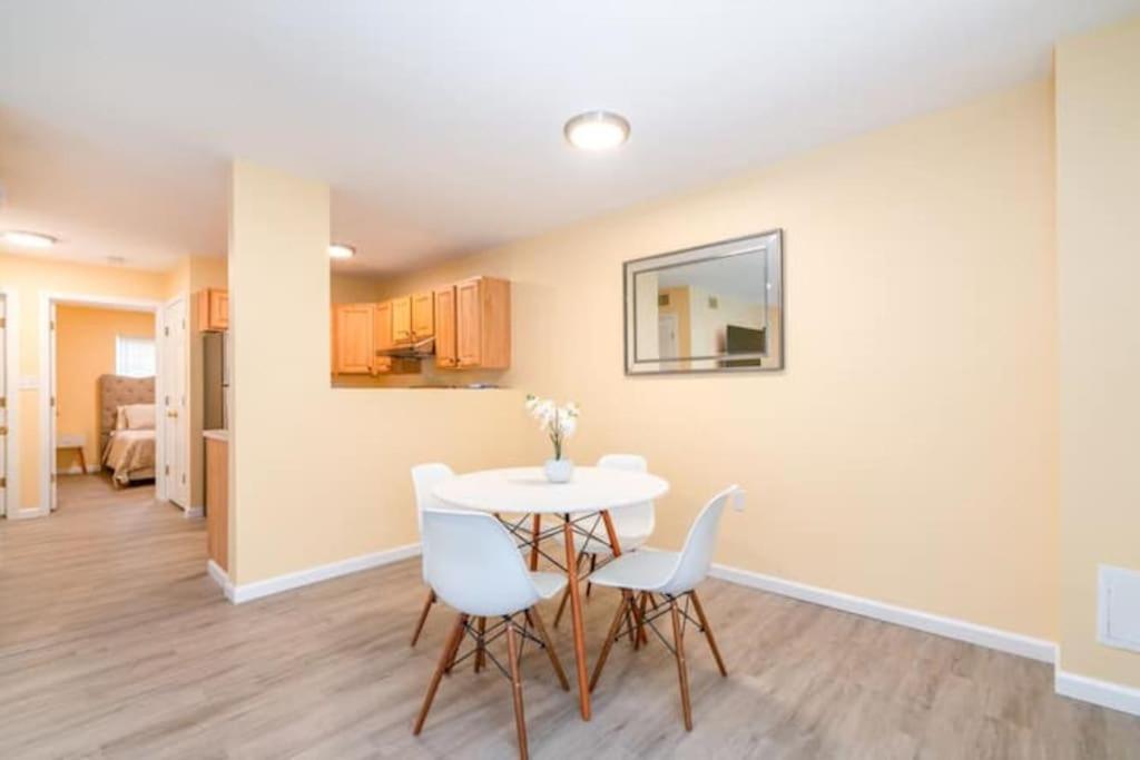 New Haven Vacations - Gorgeous Waterfront 2 Bedroom 1 Bath Modern Home. - Property Image 19
