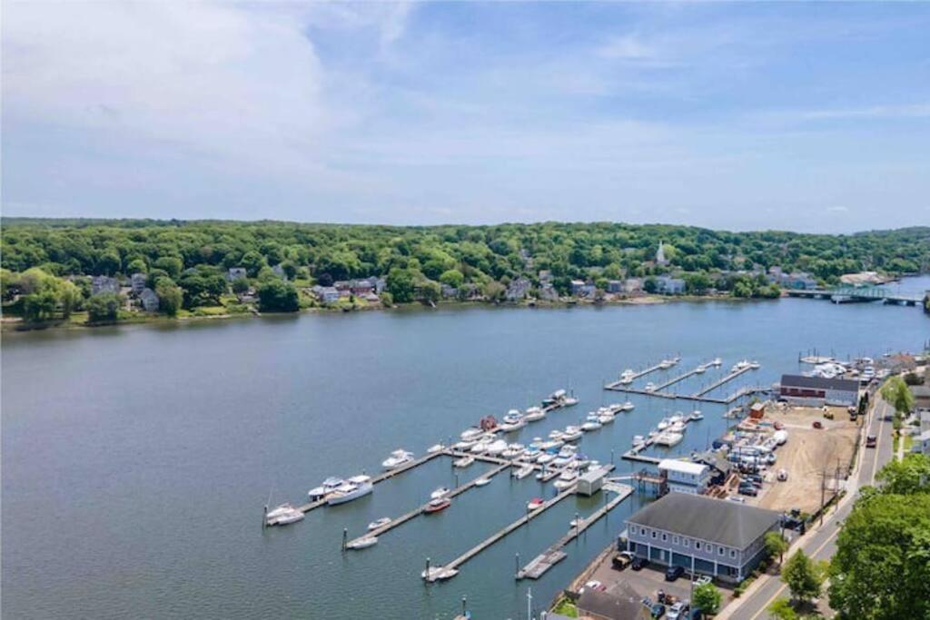 New Haven Vacations - Gorgeous Waterfront 2 Bedroom 1 Bath Modern Home. - Property Image 4