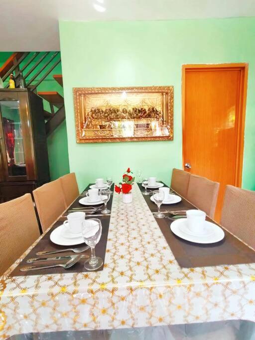 Family Friendly Entire House 4 minutes to Beach view 5