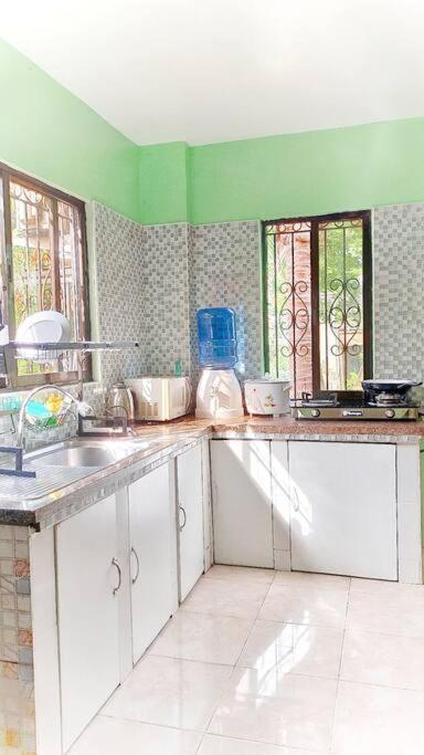 Family Friendly Entire House 4 minutes to Beach view 4