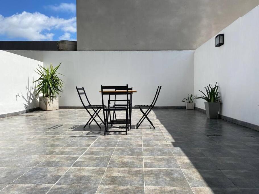 Departamento para 4 personas, con cochera, a metros del centro de la ciudad