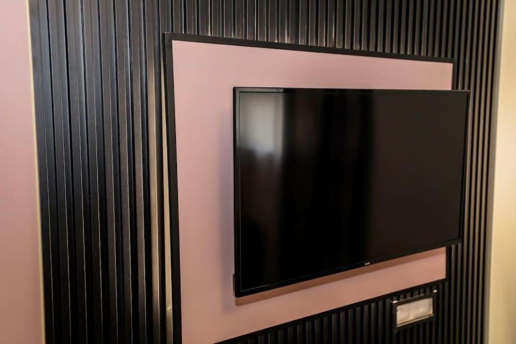 Miku Apartment- Exclusive 1 Bedroom At Komuna e Parisit